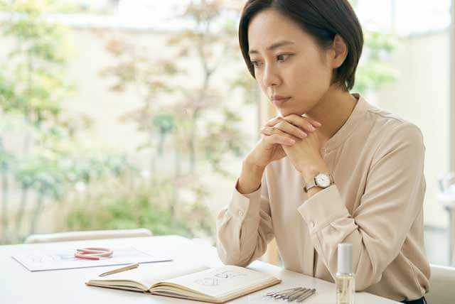 女性